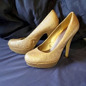 Madden Girl gold pumps